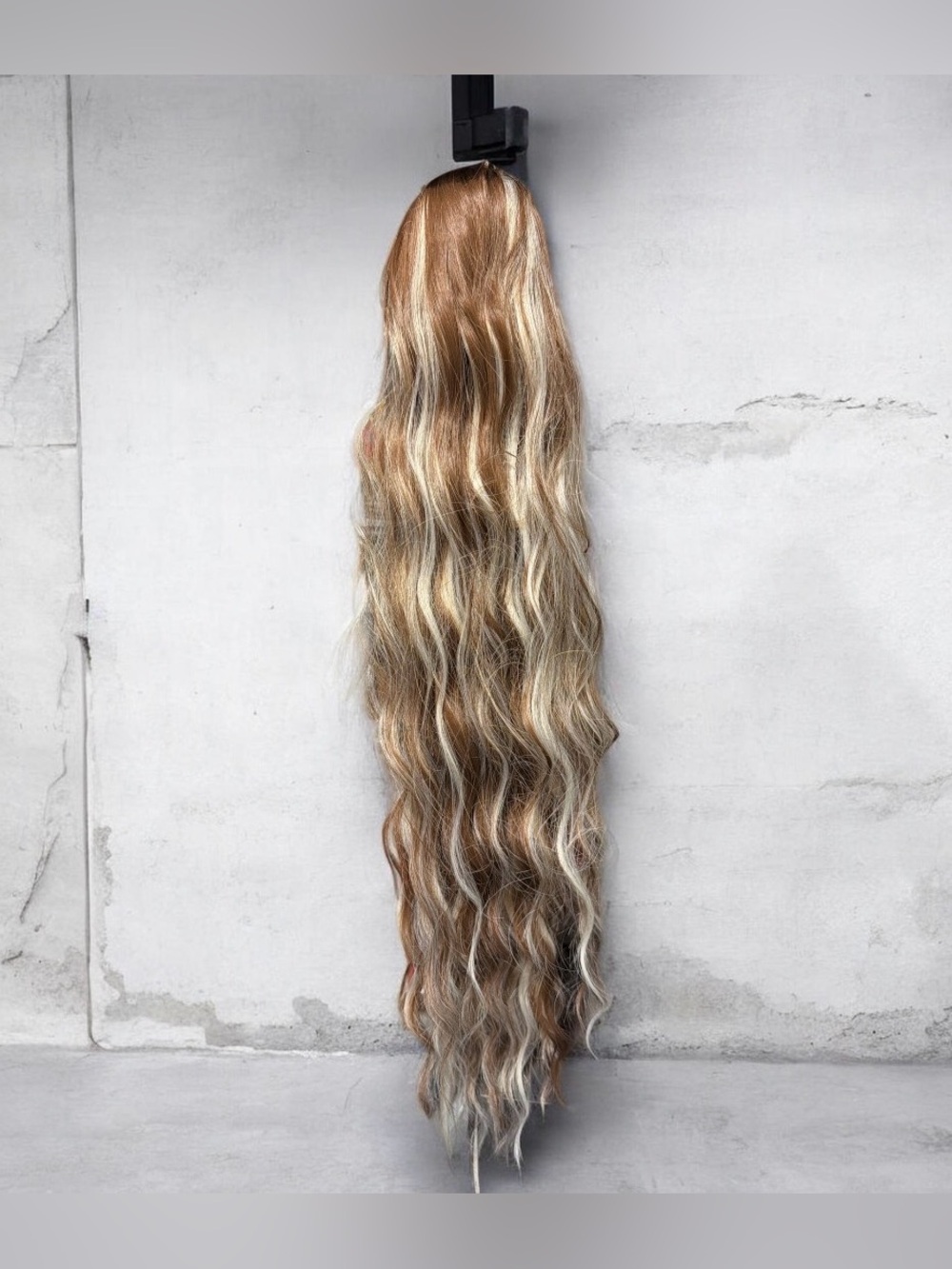 Long 24/26 Inch Wavy Claw Clip Ponytail Extension Brown Blonde Highlights